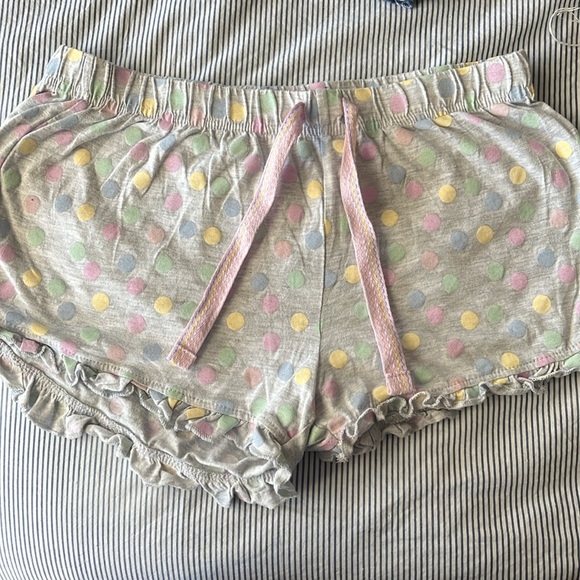 Hi, selling these fantastic pyjama shorts for kids in size M-L. - Picture 4 of 5